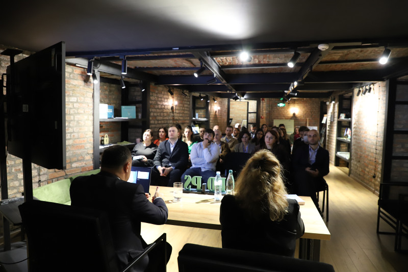 სამსახურის თანამშრომლებს სამართლის დოქტორმა - ვასილ გონაშვილმა ნორმატიული აქტის მომზადების გზამკვლევი წარუდგინა