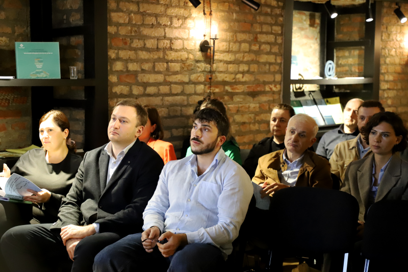 სამსახურის თანამშრომლებს სამართლის დოქტორმა - ვასილ გონაშვილმა ნორმატიული აქტის მომზადების გზამკვლევი წარუდგინა