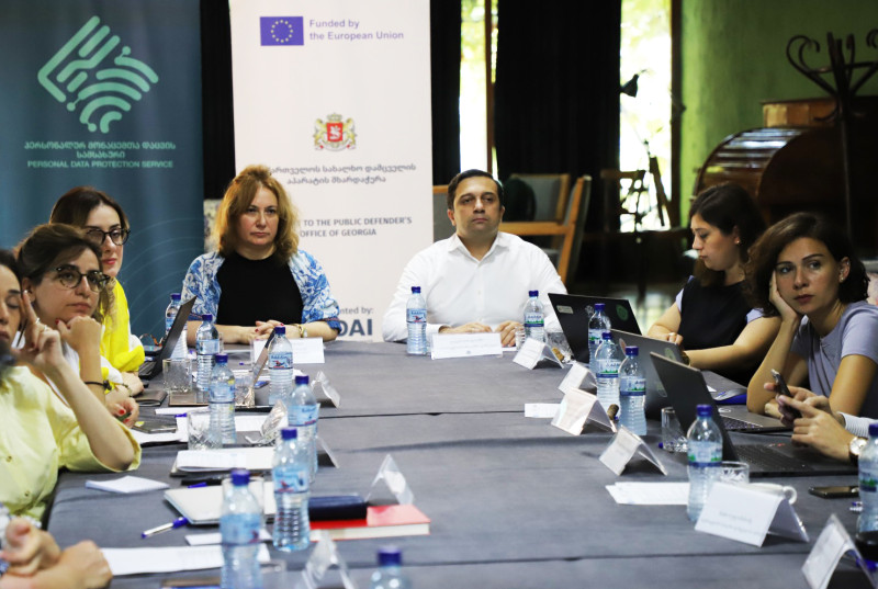სახალხო დამცველის აპარატმა და პერსონალურ მონაცემთა დაცვის სამსახურმა ორდღიანი სამუშაო შეხვედრა გამართეს