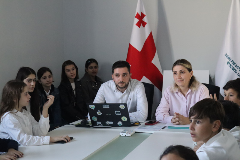პროექტის „კონფიდენციალურობის გაკვეთილები“ ფარგლებში 600-მდე მოსწავლეს ტრენინგი ჩაუტარდა