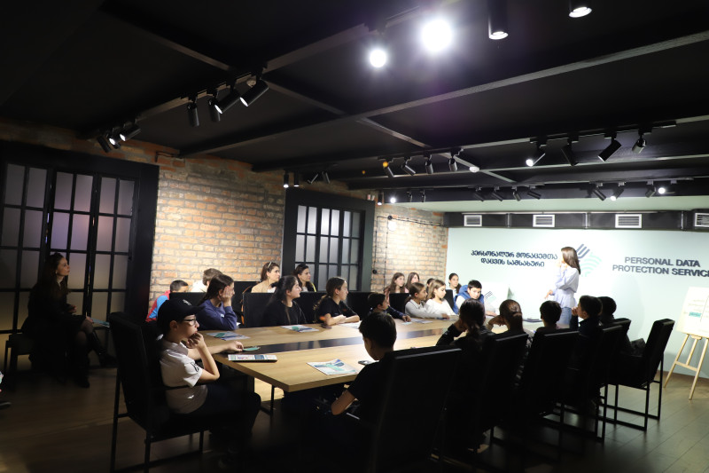 პროექტის „კონფიდენციალურობის გაკვეთილები“ ფარგლებში 600-მდე მოსწავლეს ტრენინგი ჩაუტარდა